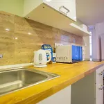 Cosy 2 Bedroom Flat In Akacfa St., Sol