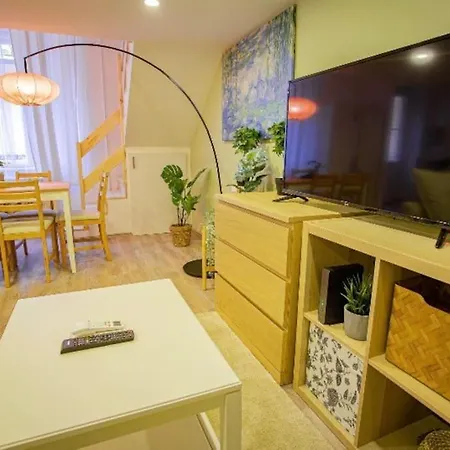 Cosy 2 Bedroom Flat In Akacfa St., Sol * Budapešť