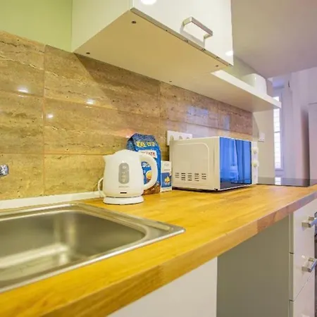 Cosy 2 Bedroom Flat In Akacfa St., Sol