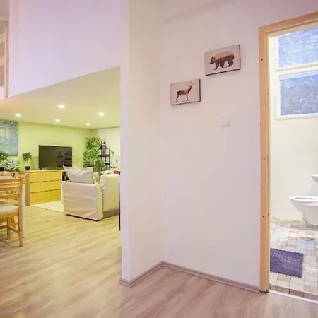 Apartment Cosy 2 Bedroom Flat In Akacfa St., Sol *