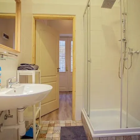 Cosy 2 Bedroom Flat In Akacfa St., Sol Apartment