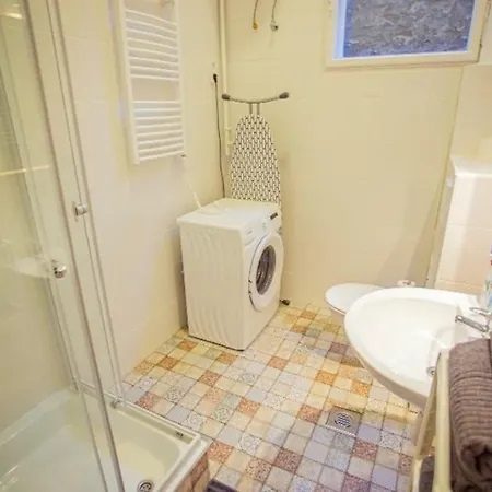 Cosy 2 Bedroom Flat In Akacfa St., Sol Budapest