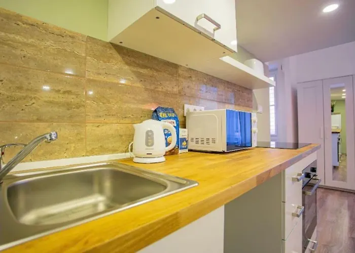 Cosy 2 Bedroom Flat In Akacfa St., Sol