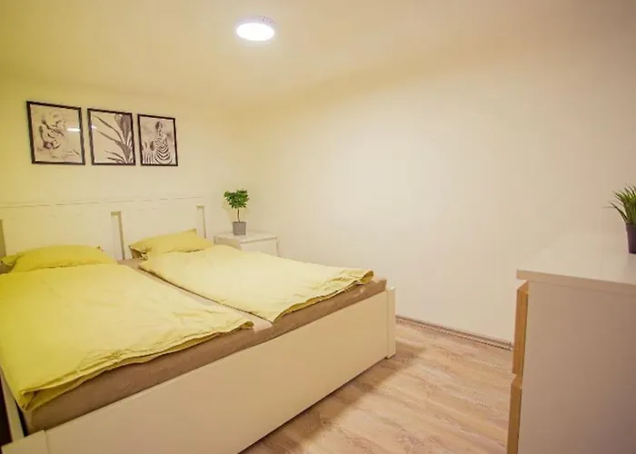 Cosy 2 Bedroom Flat In Akacfa St., Sol Lägenhet Budapest