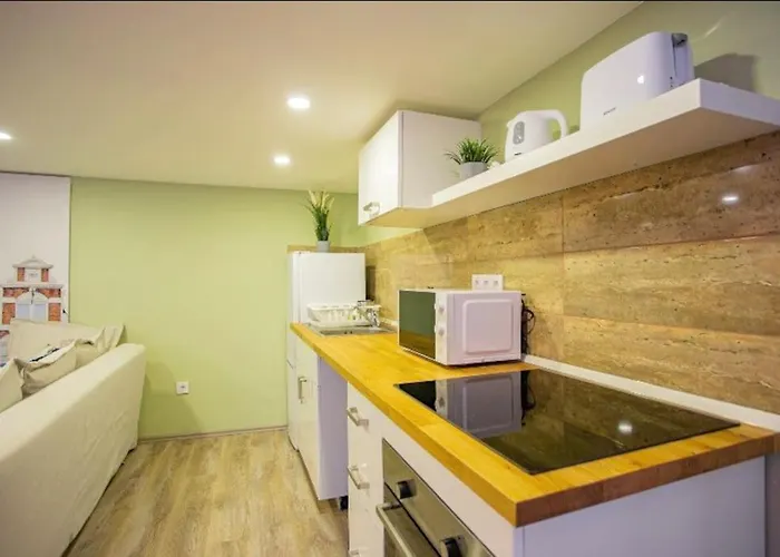 Cosy 2 Bedroom Flat In Akacfa St., Sol Apartment